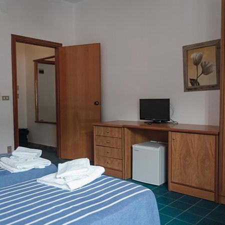 Hotel Mediterraneo Guardia Piemontese Terme Eksteriør billede