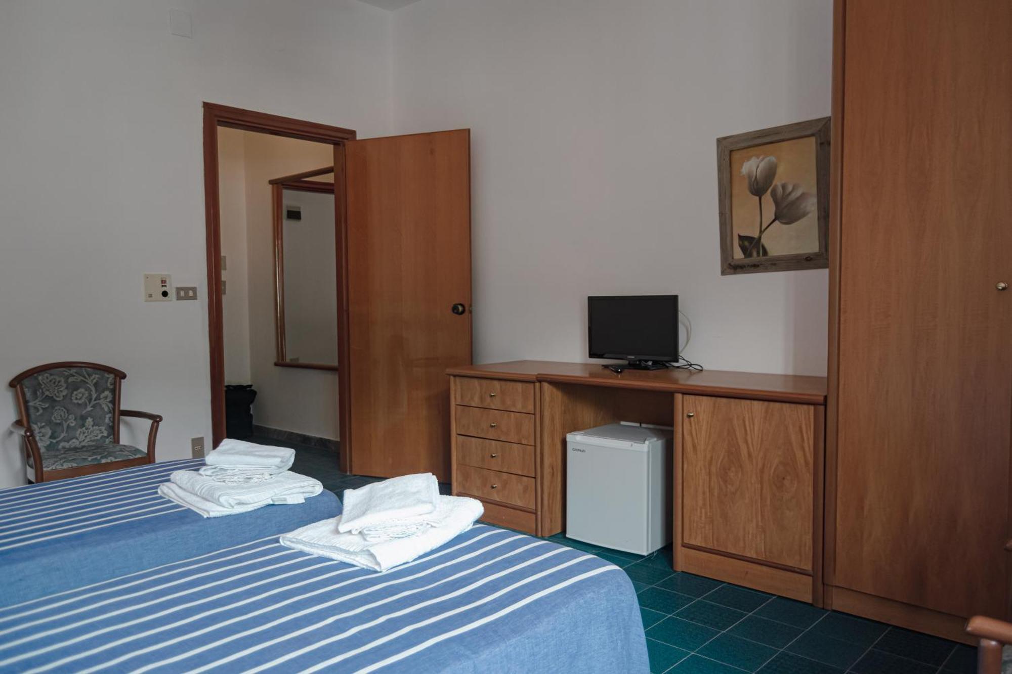 Hotel Mediterraneo Guardia Piemontese Terme Eksteriør billede
